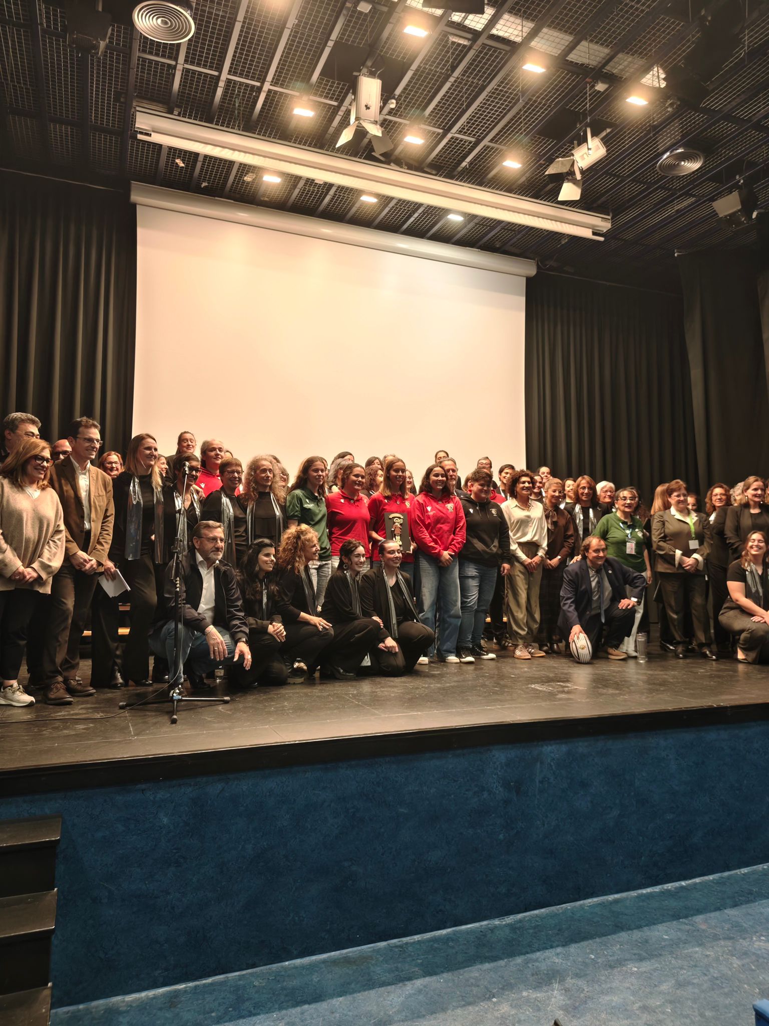 EL BARRIO DE SAN ISIDRO PREMIA EL ESPÍRITU DE LUCHA Y LOS ÉXITOS DE COLINA CLÍNIC EL SALVADOR